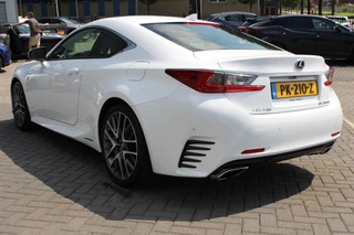 Lexus RC 300h F SPORT Line NL-AUTO CRUISE TRIPLE-LED STOELVENT BLIND-SPOT 19" LM-VELGEN / 7