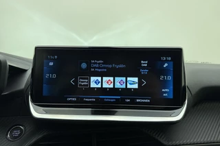 Peugeot 208 PureTech 100pk Allure Pack | Navigatie | Trekhaak | Achteruitrijcamera | Stoelverwarming | Climate control | Cruise control | Apple Carplay/Android Auto | Lichtmetalen velgen / 19