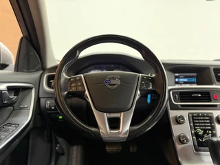 Volvo V60 1.6 T4 R-Design | Navi | Trekhaak | 180PK | Winter Pack | High Performance Audio | Leder/Alcantara / 24