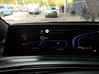 Peugeot 3008 1.2 Hybrid 136 GT | Demo | Stoel en stuurverwarming | Led | Navigatie | Achteruitrijcamera | Keyless entry en start | Parkeersensoren voor en achter | Climate control | Adaptive cruise control / 19