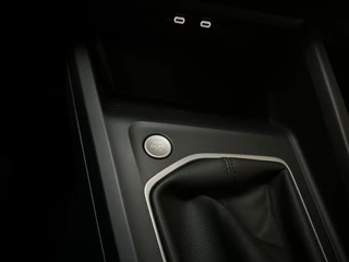 Volkswagen Golf 1.0 TSI 110pk Life Sfeerverlichting Navigatie Parkeersensoren App-Connect / 28