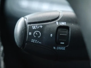 Peugeot 208 1.2 PureTech Allure 110 PK | Automaat | Climate Control | Navigatie | Cruise Control | Licht Metalen Velgen | Apple carplay/Android auto | AUX | USB | Dealer onderhouden / 18