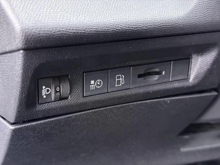 Peugeot 308 SW 1.6 Plug-in Hybrid 180 Allure / 19
