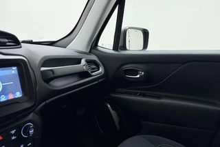 Jeep Renegade 1.3T DDCT Limited Automaat | Trekhaak | Climate control | Hoge instap | Dakrails | DAB Radio | Lichtmetalen velgen | Cruise control / 29