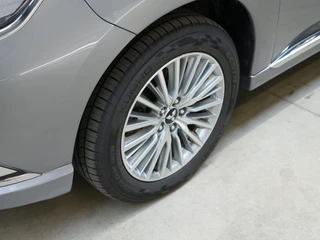 Mitsubishi Outlander 2.4 PHEV Intense / 17