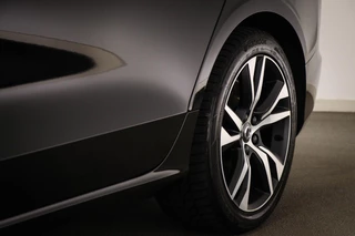 Volvo V60 2.0 T6 Recharge AWD R-Design | PARK ASSIST PACK | DAB | APPLE | VOORRUITVERWARMING | CAMERA / 24