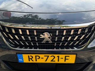 Peugeot 3008 1.2 PureTech Blue Lease Executive / 7