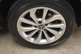 Volkswagen T-Roc 1.5 TSI 150pk 7-DSG Life Business / 31