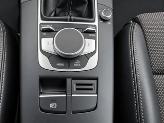Audi A3 Sportback 30 TFSI Advance Sport S-line | Digitaal Dashboard | Camera | Climate Control | Cruise Control | Sportstoelen / 14