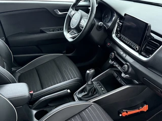 Kia Stonic 1.0 T-GDi MHEV GT-Line  Stoel/-Stuurwielverwarming - Achteruitrijcamera - Climate Control - Navigatie - Apple Carplay / Android Auto - Fabrieksgarantie tot 05-2031 / 38