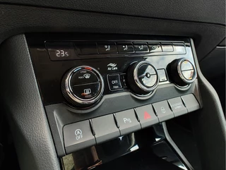 Škoda Karoq 1.0 TSI AMBITION BUSINESS DSG  Navi | Carplay/Android | Cruise | Parkeersensoren V+A / 17