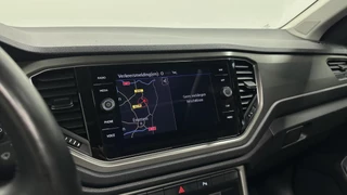 Volkswagen T-Roc 1.0 TSI Style Business PANO LM TREKHAAK DAB CRUISE. / 42
