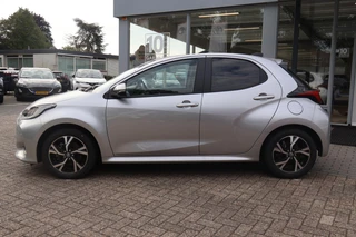 Toyota Yaris 1.5 HYBRID 115 STYLE PARK-SENSOREN BLIND-SPOT LM-VELGEN PRIVACY-GLASS LED-PAKKET AD-CRUISE APPLE/ANDROID / 16