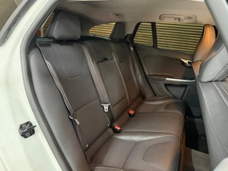 Volvo V60 1.6 T4 R-Design | Navi | Trekhaak | 180PK | Winter Pack | High Performance Audio | Leder/Alcantara / 20