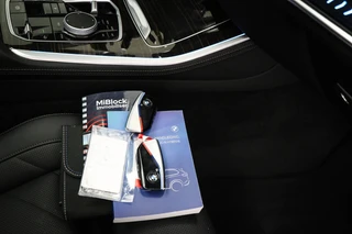 BMW X5 xDrive50e M-Sport | PANORAMADAK | HEAD UP | HOUTAFWERKING | ACHTERBANKVERWARMING | TREKHAAK | 360 CAMERA | 21" / 71