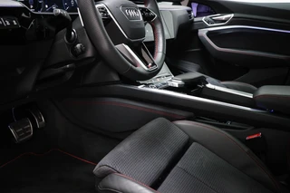 Audi Q8 Sportback e-tron 55 quattro Edition 115 kWh | PANORAMADAK | ACHTERBANKVERWARMING | AMBIENT LIGHTING | HEAD UP | B&O | TREKHAAK | 22" / 36