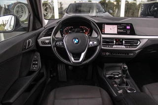 BMW 1-serie 116d F40 Executive Edition | 1e eigenaar | NL Auto | HiFi audio | DAB | LED | Apple Carplay | Rijstrooksensor | Cruise control | Climate control | Sportstuur | Active Guard Plus / 11