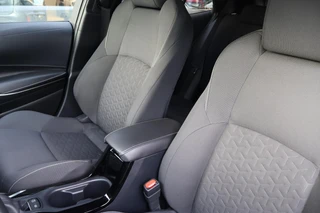 Toyota Corolla 2.0 Hybrid BI-TONE STOEL/WISSER&STUURVERW HEAD UP DISPLAY KEYLESS DAB+ CAMERA LM-VELGEN APPLE/ANDROID / 31