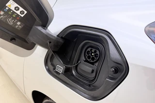 Opel Corsa Electric Long Range GS 51 kWh |  NIEUW | tot 429km WLTP | 100kW snelladen | Stoel- & stuurverwarming | Camera | Apple Carplay/Android Auto / 18