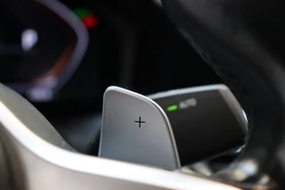 BMW 3 Serie Sedan 320i High Executive M Sport Pakket Automaat  / Live Cockpit Professional / Schuif-/kanteldak / Achteruitrijcamera / Stoelverwarming / DAB / Shadow Line / Apple CarPlay / LED / 19 Inch / Extra Getint Glas / 31