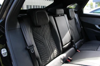 Peugeot e-3008 GT Avantage 210 73 kWh Panoramadak / 2+6 Jaar Garantie / 35