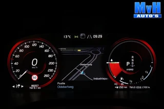 Volvo XC60 2.0 PHEV T6 AWD R-Design|PANO|H/K|TREKH|SOH93% / 8