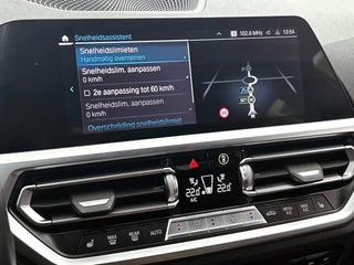 BMW 3-serie 330e xDrive | Dravit Grau | Camera | Stoelverwarming | Memory Stoelen | / 27