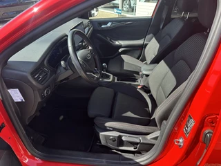 Ford Focus 1.0 EcoBoost Hybrid ST Line X  | Adapt. Cruise | Apple/Android | Stuur- en stoelverwarming | Keyless | PDC v+a incl. camera / 5