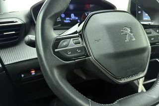 Peugeot 2008 1.2 PureTech Active Pack 100 PK | Handgeschakeld | Trekhaak | Navigatie | Climate Control | Bluetooth | Cruise Control | Licht Metalen Velgen | Stuurwielbediening | 1e eigenaar / 20