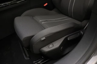 Opel Astra 1.2 Turbo 145pk Hybrid GS 145 PK Automaat | Navigatie | Panoramisch schuif/kanteldak | Stoel & Stuurverwarming | Climate control | Rondomzicht camera | Extra getint glas | 18" Lichtmetalen velgen / 20