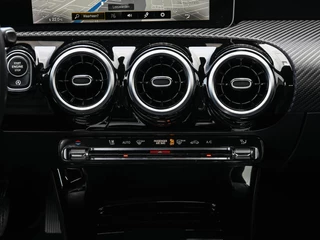 Mercedes-Benz A-klasse 180 d Launch Edition Widescreen Camera Apple CarPlay Android Auto Navigatie Stoelverwarming / 28