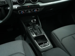 Audi Q2 35 TFSI 150PK S LINE S-TRONIC  | Panoramadak | Cruise Adaptief | Camera | Elektr. achterklep / 48