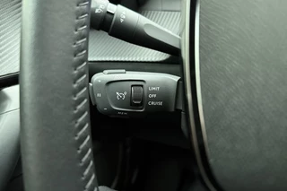 Peugeot e-2008 EV Allure Avantage 54 kWh | Navigatie | Achteruitrijcamera | Adapt. Cruise control | Parkeersensor | Apple Carplay/Android Auto | Lichtmetalen velgen / 31