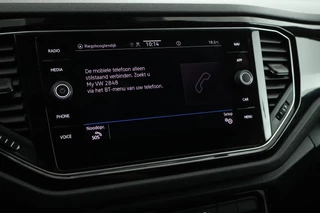 Volkswagen T-Roc 1.5 TSI 150pk DSG Sport Black Style Keyless Camera Virtual Cockpit Navigatie / 31