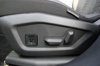 Peugeot e-3008 GT Avantage 210 73 kWh Panoramadak / 2+6 Jaar Garantie / 23