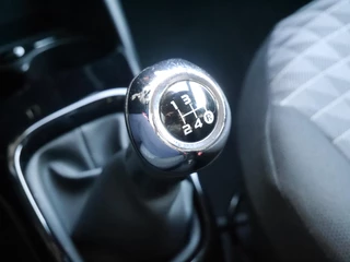 Peugeot 108 1.0 e-VTi Allure | Apple carplay | Achteruitrijcamera | Dab | Mistlampen | Zwart dak | Extra getint glas | Climate control | 5 deurs | Stuurwielbediening / 28