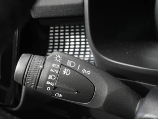 Volvo XC40 1.5 T3 Momentum Business | Zwart dak | Navigatie | Adaptieve Cruise control | Camera | Elektrische achterklep | Elektrisch verstelbare stoelen met geheugen / 19
