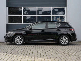 Lexus CT 200h Hybrid | Camera | Navi | Alcantara | Climate control | Cruise control | DAB+ | Trekhaak | Bluetooth / 5