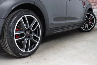 MINI Countryman John Cooper Works ALL4 Chili Automaat  / Navigatiesysteem Plus / Leder / Panoramadak / Harman Kardon / Stoelverwarming / Achteruitrijcamera / 19 Inch / Sportstoelen / Parkeersensoren voor+achter / Climate Control / Head-Up Display / 6