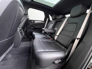 Porsche Cayenne 3.0 E-Hybrid Platinum Edition SOH 100%! 340kw | MEM. SEATS | Luchtvering | pano | stoelverwarming + verkoeling | 360 camera | Bose | sportchrono | mega knappe auto! | incl 12 mnd Bovag garantie | / 28