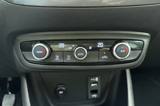 Opel Crossland 1.2 Turbo Ultimate 110 PK | Navigatie | Alcantara bekleding | Climate control | Camera | DAB Radio | Extra getint glas | Keyless / 26