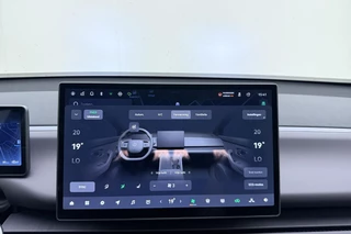 Leapmotor C10 Design REEV 28.4 kWh | Nieuwe auto | Gecombineerde actieradius WLTP 974km | 1500 kg Trekgewicht | Diverse kleuren leverbaar | Full options | Stuurverwarming | Stoelverwarming en koeling | Elektrisch verstelbare voorstoelen | Navigatie | Keyless entry & start | 20 inch lichtmetalen velgen | Led verlichting / 28