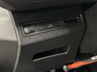 Peugeot 3008 1.2 PureTech Blue Lease Premium CARPLAY NAVI CAMERA CRUISE LM ECC. / 18