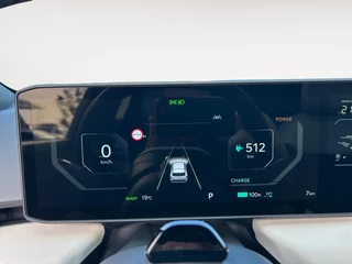 Kia EV4 Hatchback GT-PlusLine 81.4 kWh | Schuif/kanteldak | Lederen bekleding | 360 Graden camera | Head up display | Elektrische achterklep | Elektrische stoel verstelling met geheugen | Stoel verwarming + ventilatie voor | Dodehoek camera | Draadloze oplader / 18
