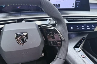 Peugeot e-3008 GT Long Range 230 97 kWh | DEMO | 8 jaar garantie | Panoramisch schuifdak | Stoelverwarming voor en achter | Alcantara bekleding | Navigatie | Camera / 26