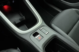 Jeep Avenger 1.2 e-Hybrid Summit Automaat | JBL Soundsystem| Navigatie | Draadloze telefoonlader | Elektrische achterklep | Camera | Keyless | Carplay / 34