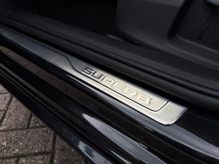 Škoda Superb COMBI 1.5 TSI ACT Business Edition - Automaat Stoelverw. Navi Camera 17inch LMV / 21
