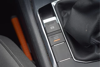 Volkswagen Tiguan 1.4 TSI ACT 150 pk Connected Series  NL-Auto | DAB | Elekt.trekhaak | Carplay | Cruise Control | Climate Control | NAP / 54