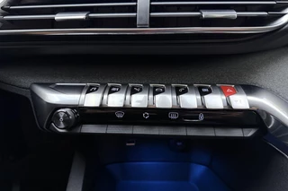 Peugeot 3008 1.2T Allure | 130PK | Elektrische Achterklep | Afneembare trekhaak | Keyless Entry & Start | 19'' Lichtmetalen velgen | Navigatie | DAB + | Camera Achter | 1e eigenaar! / 26