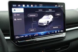 Volkswagen T-Roc 1.5 eTsi 150pk DSG R-Line First Edition Trekhaak Camera Keyless Stoelverwarming Virtual Cockpit Carplay / 31